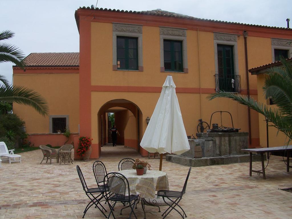 Casale Romano Resort E Relais Motta Camastra エクステリア 写真